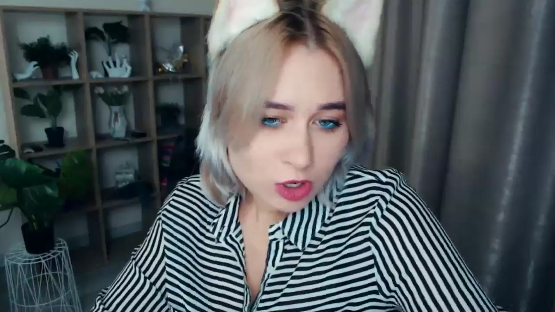 Gallery image thumbnail from Kukla_kolduna's myfreecams stream on, 11/14/2024, 18:09 image 7 of 20