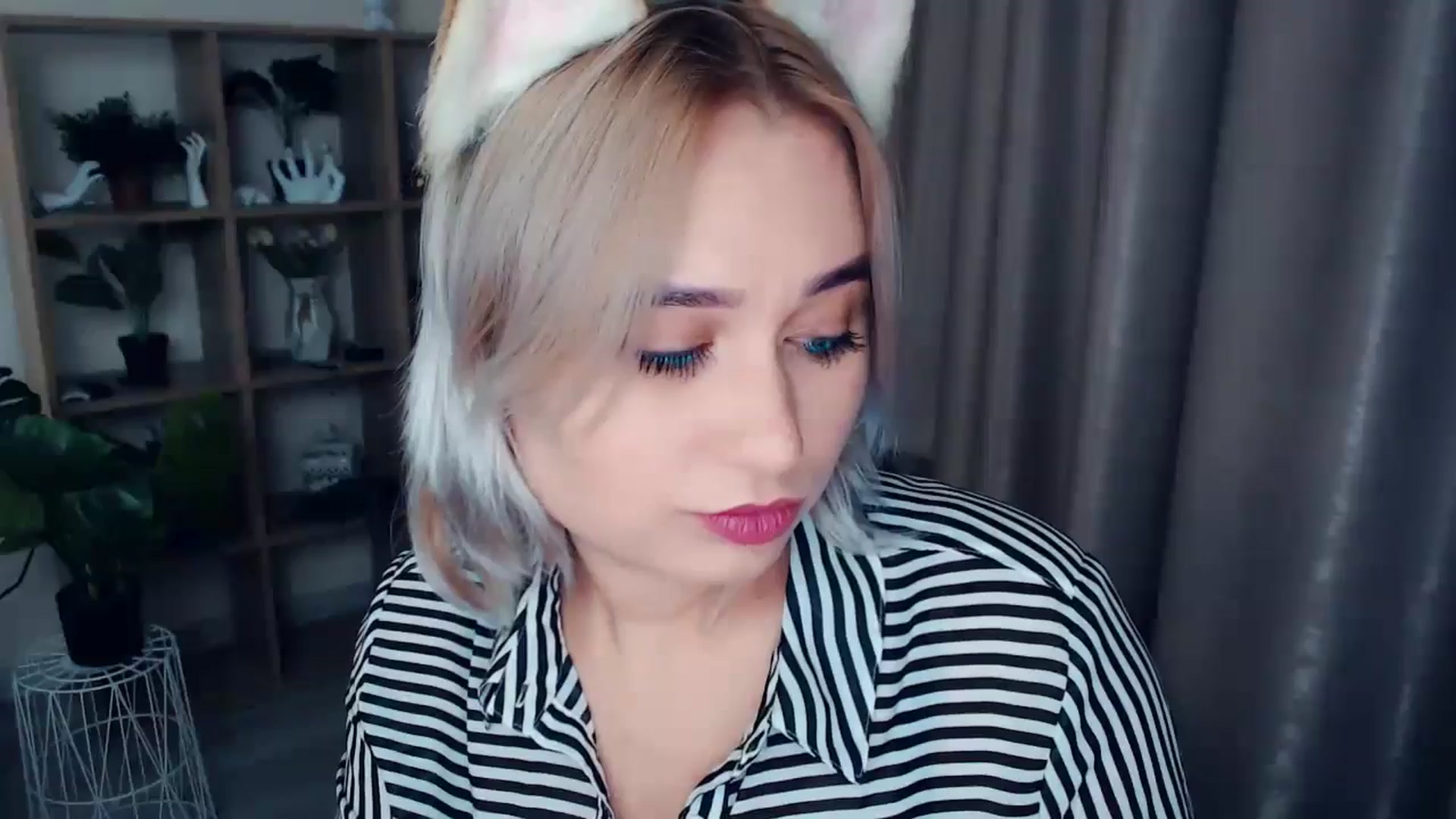 Gallery image thumbnail from Kukla_kolduna's myfreecams stream on, 11/14/2024, 18:09 image 18 of 20