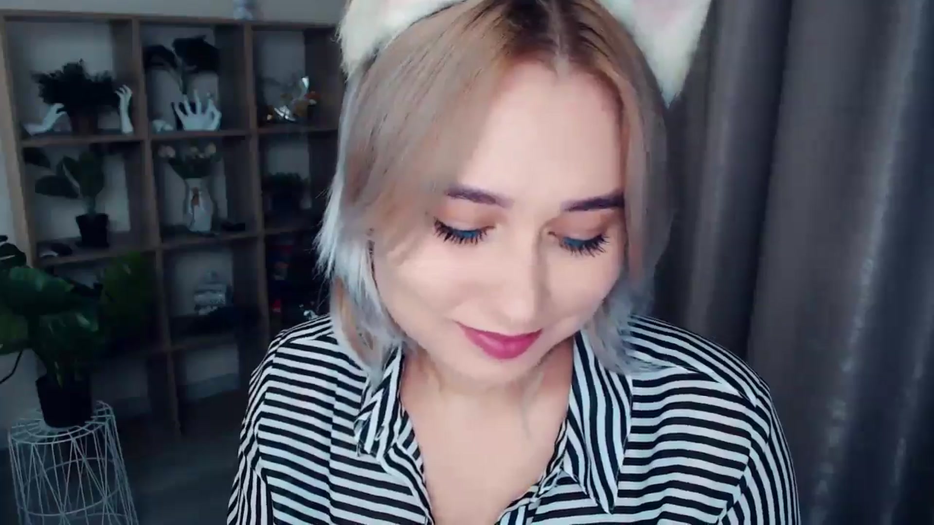 Gallery image thumbnail from Kukla_kolduna's myfreecams stream on, 11/14/2024, 18:09 image 17 of 20