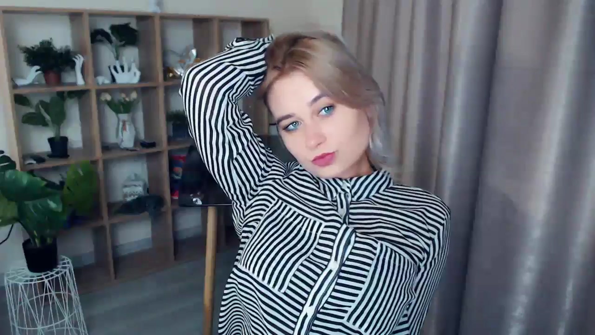 Gallery image thumbnail from Kukla_kolduna's myfreecams stream on, 11/14/2024, 19:35 image 3 of 20