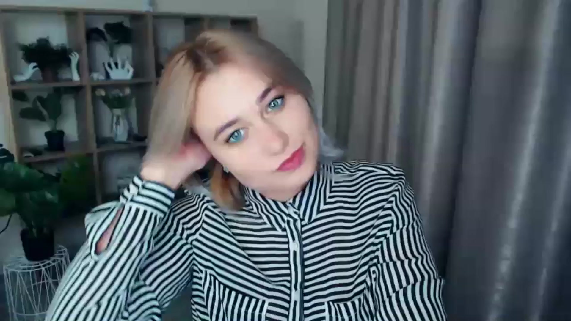 Gallery image thumbnail from Kukla_kolduna's myfreecams stream on, 11/14/2024, 19:35 image 10 of 20