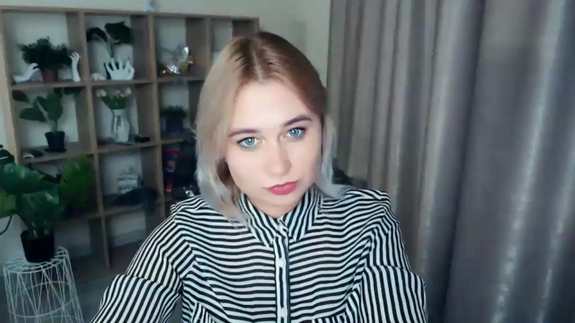 Gallery image thumbnail from Kukla_kolduna's myfreecams stream on, 11/14/2024, 19:35 image 16 of 20