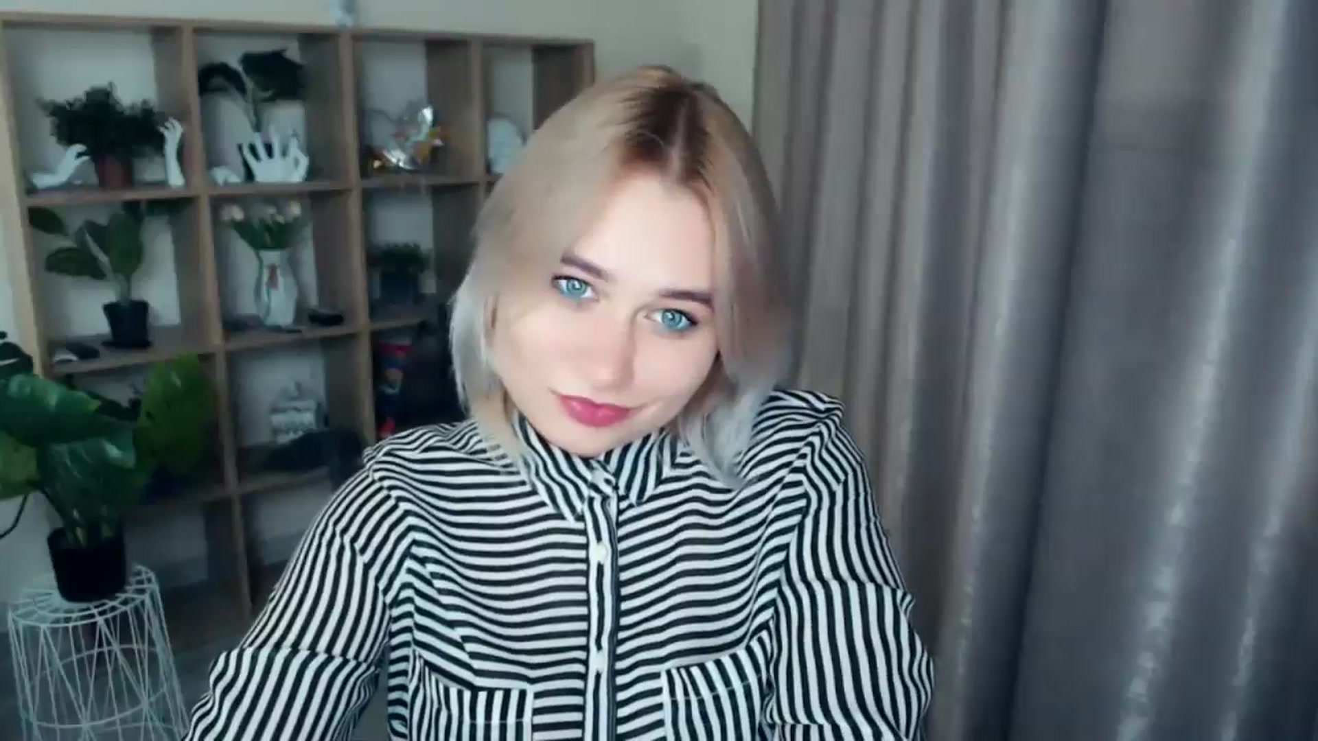 Gallery image thumbnail from Kukla_kolduna's myfreecams stream on, 11/14/2024, 19:35 image 14 of 20