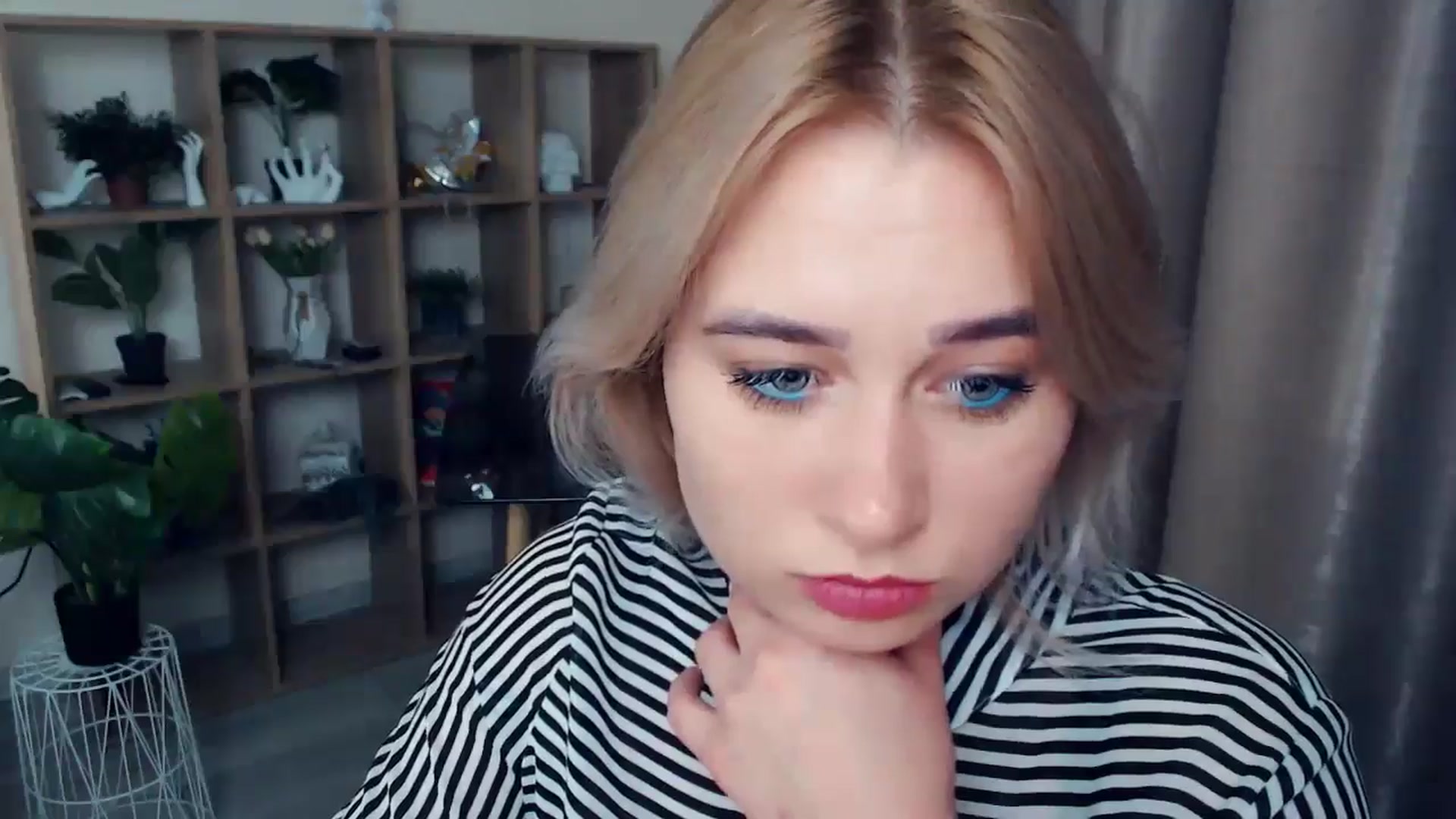 Gallery image thumbnail from Kukla_kolduna's myfreecams stream on, 11/14/2024, 19:35 image 4 of 20