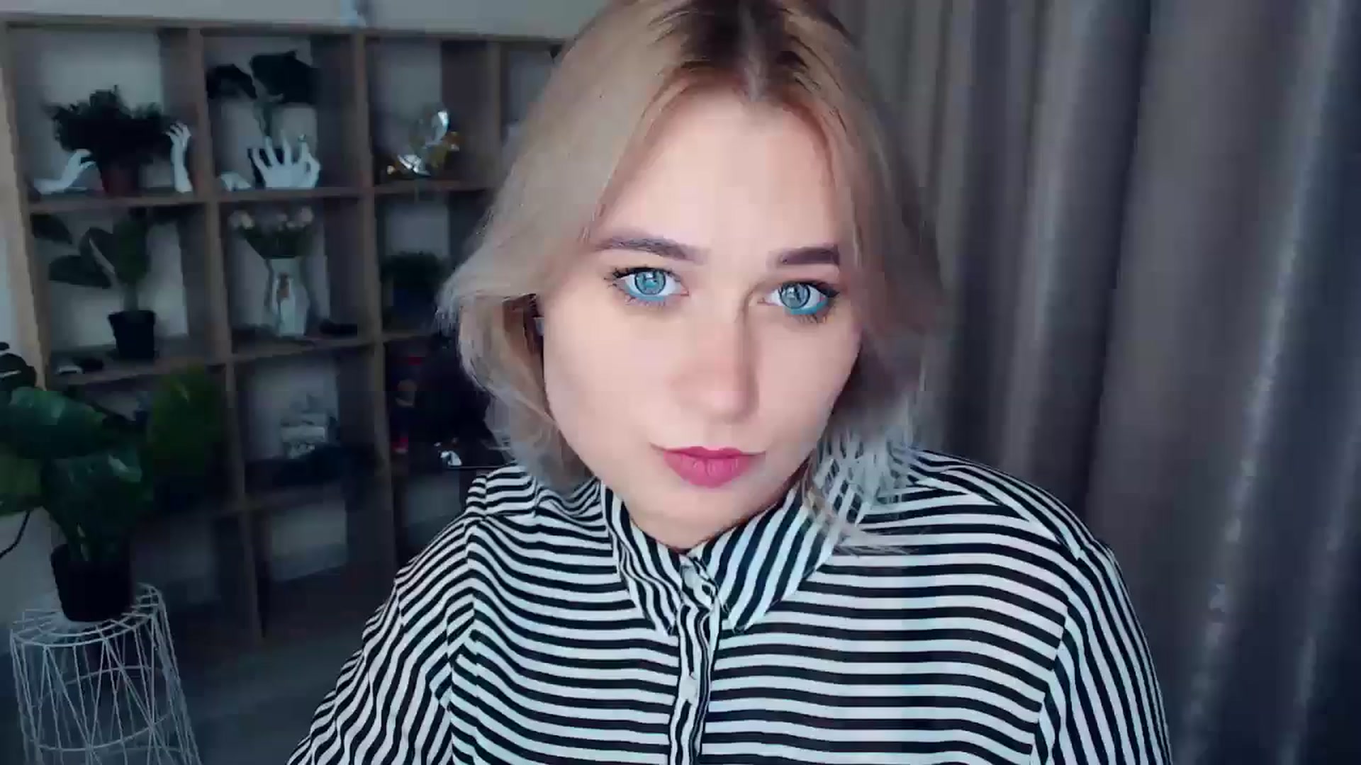 Gallery image thumbnail from Kukla_kolduna's myfreecams stream on, 11/14/2024, 19:35 image 5 of 20