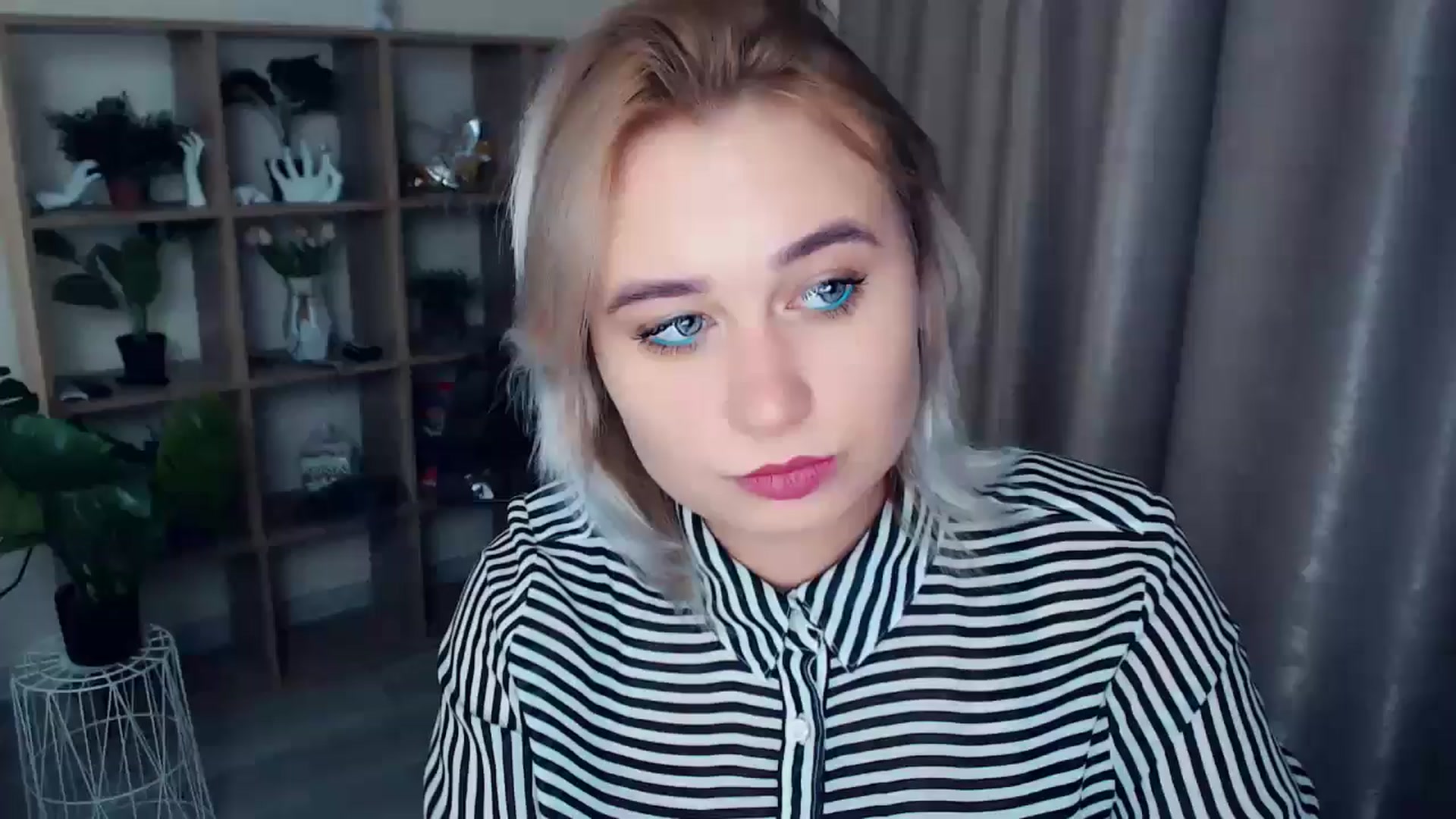 Gallery image thumbnail from Kukla_kolduna's myfreecams stream on, 11/14/2024, 19:35 image 1 of 20