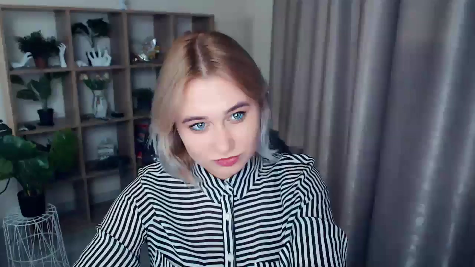 Gallery image thumbnail from Kukla_kolduna's myfreecams stream on, 11/14/2024, 19:35 image 18 of 20