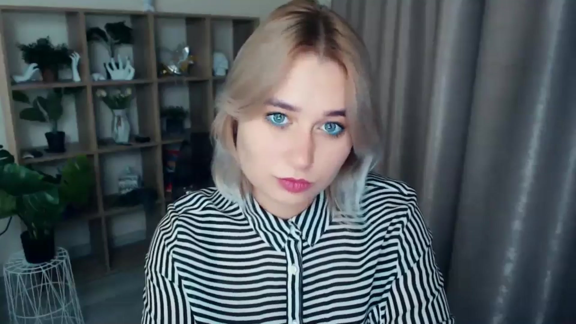 Gallery image thumbnail from Kukla_kolduna's myfreecams stream on, 11/14/2024, 19:35 image 8 of 20