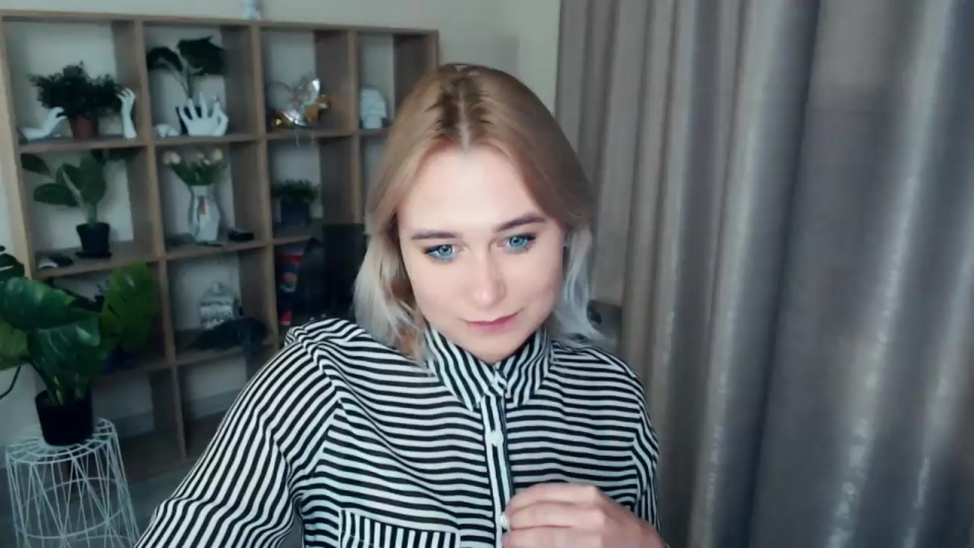 Gallery image thumbnail from Kukla_kolduna's myfreecams stream on, 11/14/2024, 19:35 image 19 of 20
