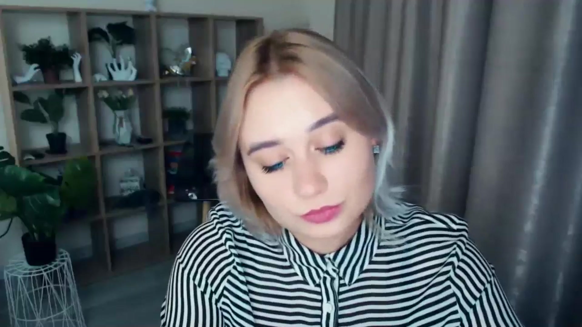 Gallery image thumbnail from Kukla_kolduna's myfreecams stream on, 11/14/2024, 19:35 image 6 of 20