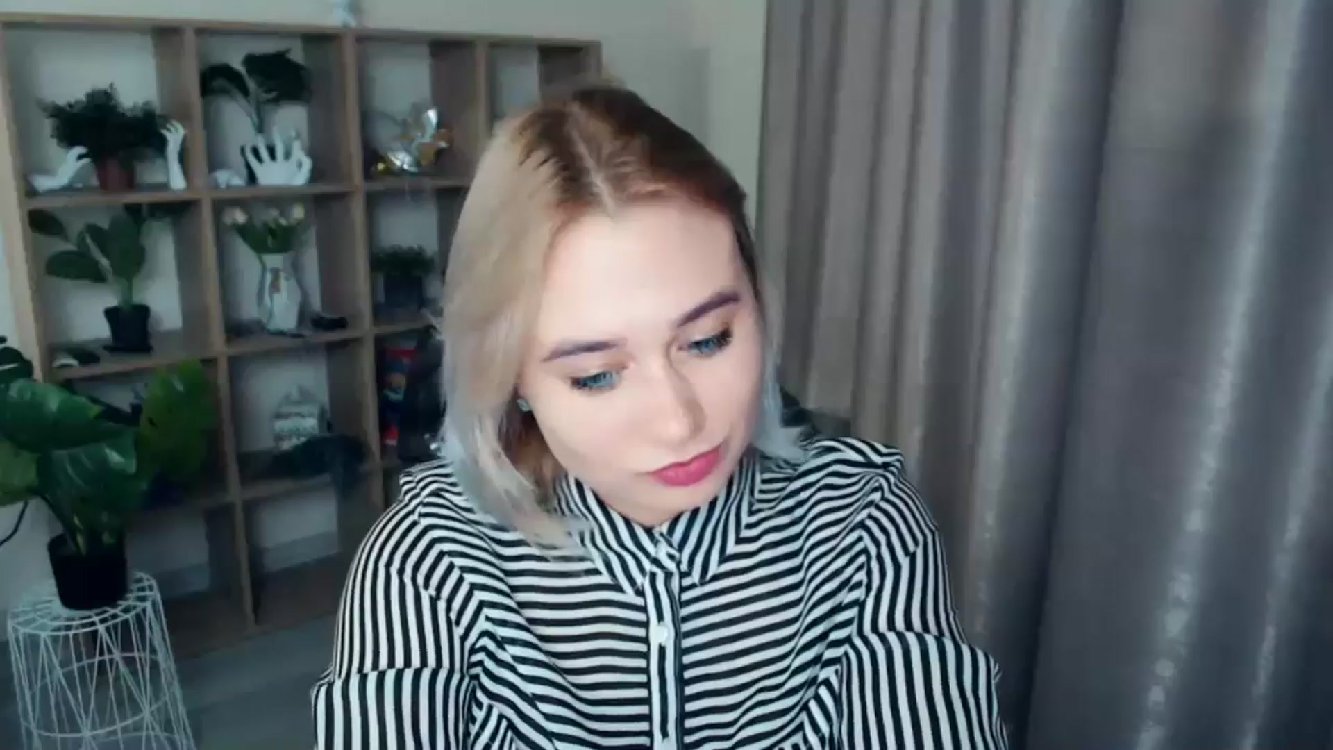 Gallery image thumbnail from Kukla_kolduna's myfreecams stream on, 11/14/2024, 19:35 image 15 of 20