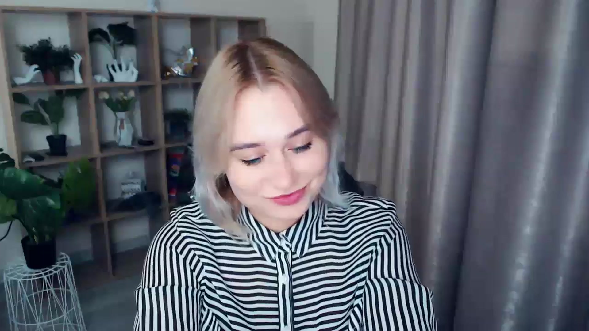 Gallery image thumbnail from Kukla_kolduna's myfreecams stream on, 11/14/2024, 19:35 image 17 of 20