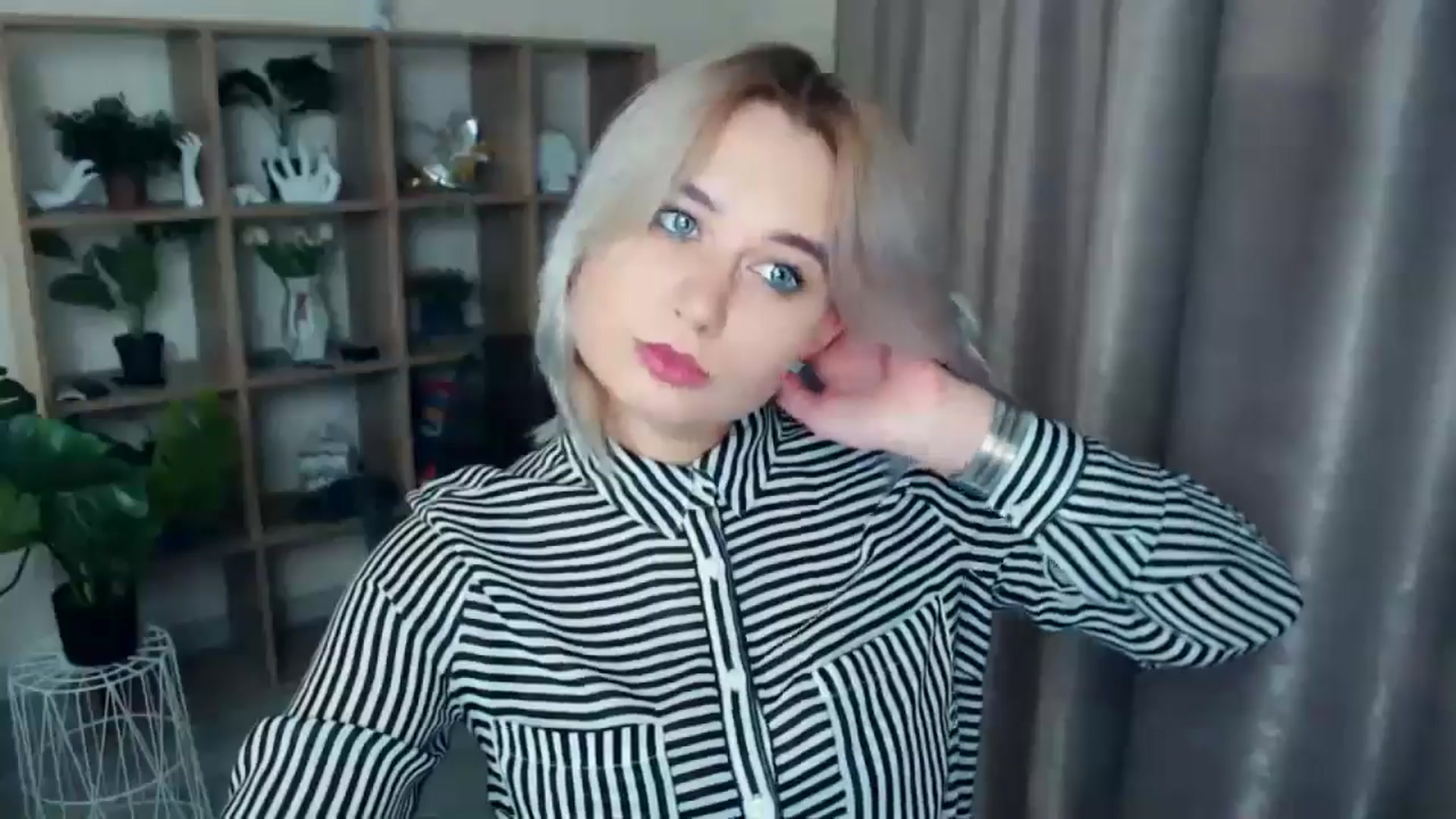 Gallery image thumbnail from Kukla_kolduna's myfreecams stream on, 11/14/2024, 19:35 image 13 of 20