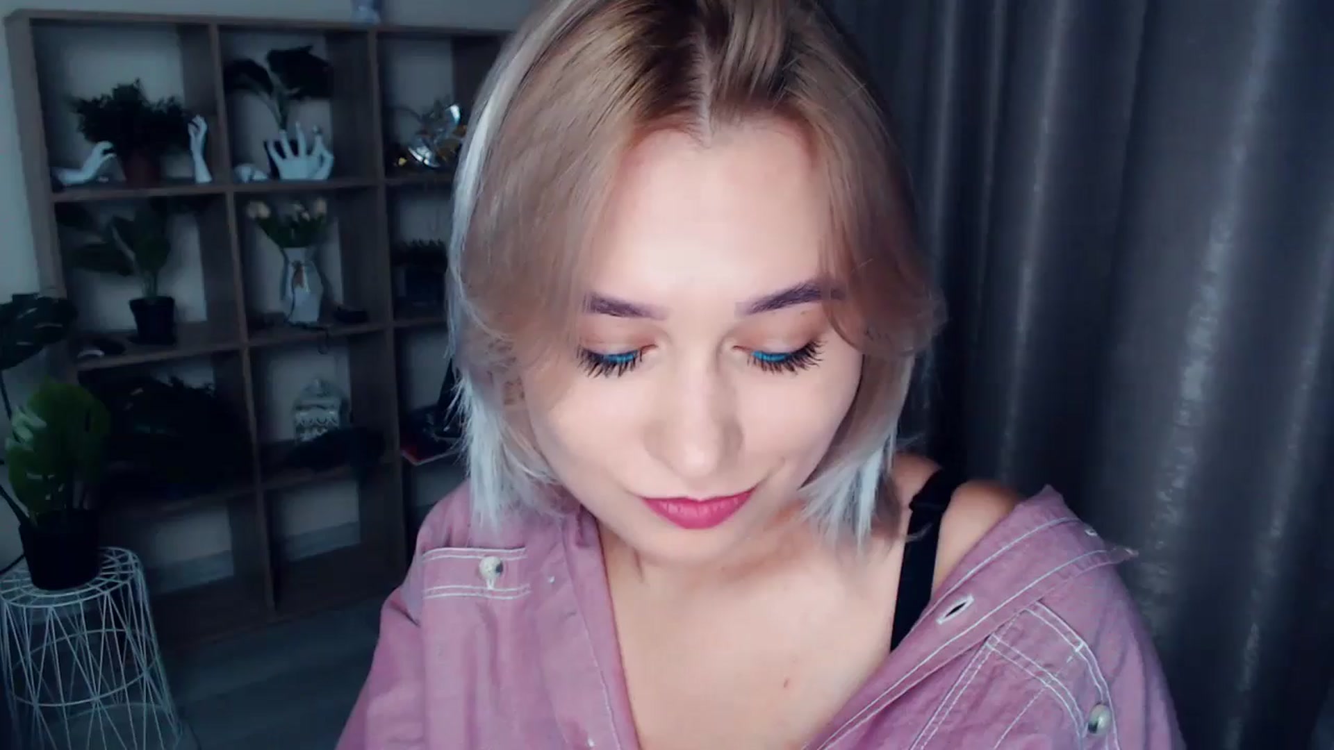 Gallery image thumbnail from Kukla_kolduna's myfreecams stream on, 11/15/2024, 14:28 image 18 of 20