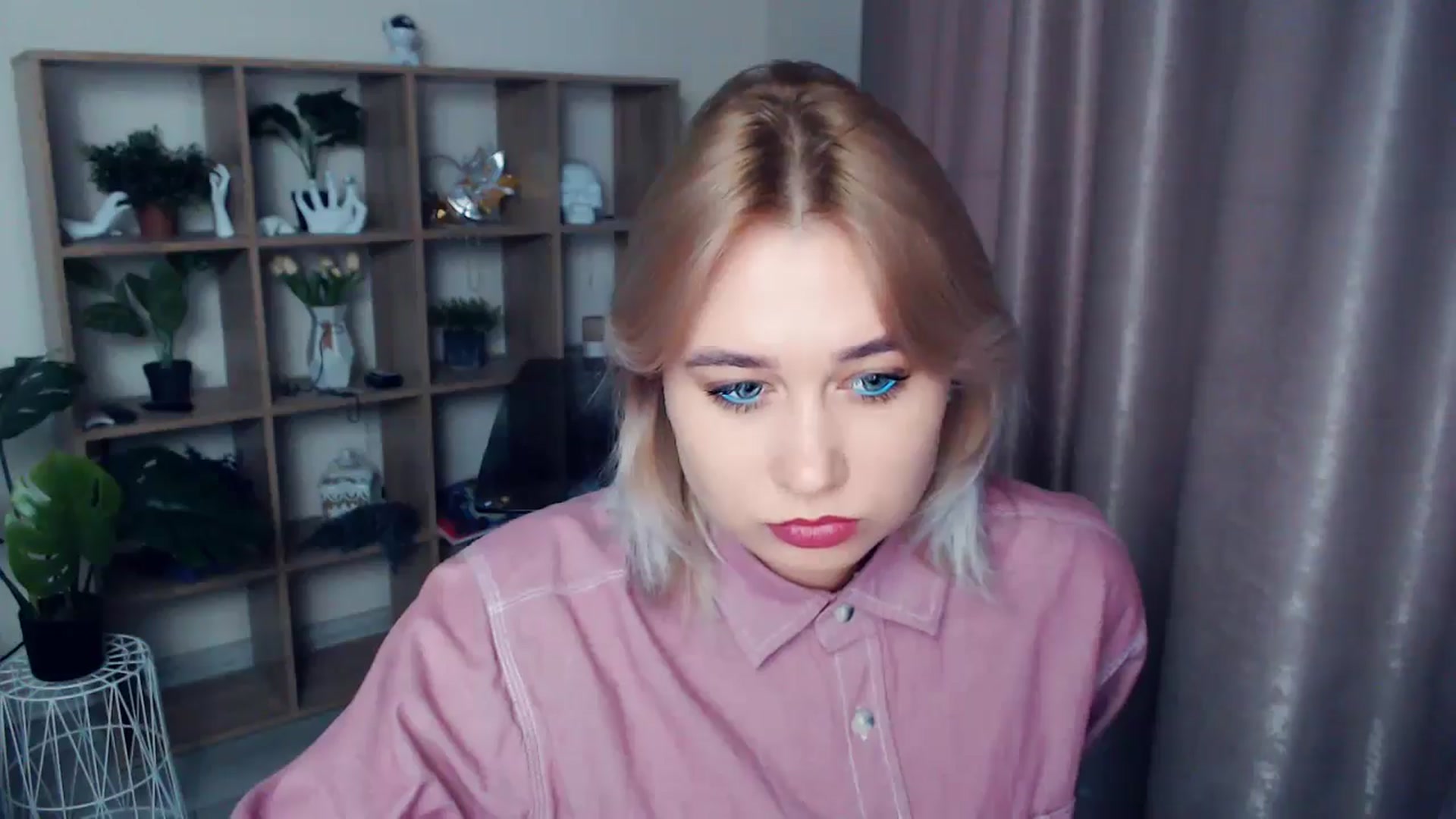 Gallery image thumbnail from Kukla_kolduna's myfreecams stream on, 11/15/2024, 14:28 image 4 of 20