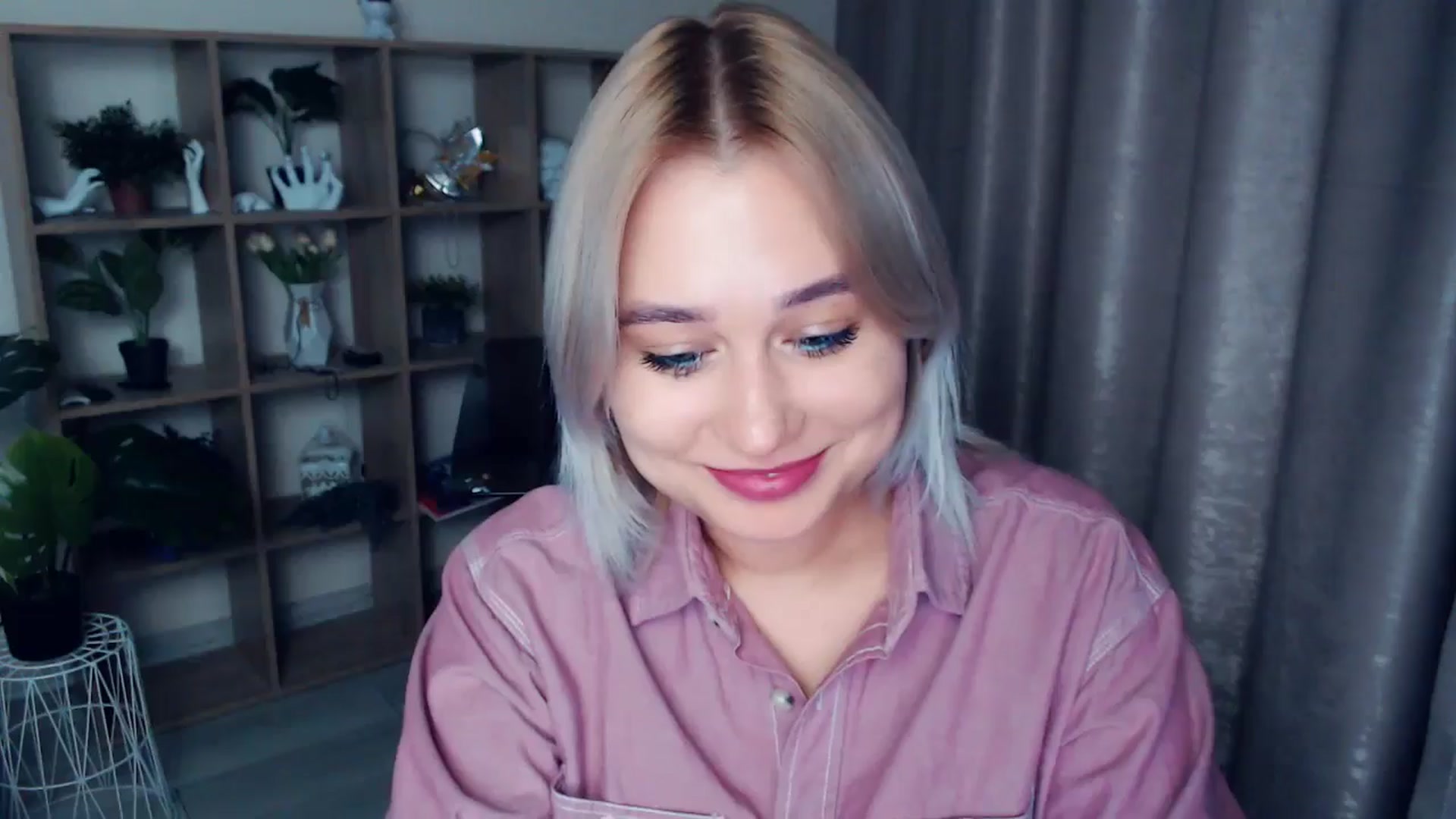 Gallery image thumbnail from Kukla_kolduna's myfreecams stream on, 11/15/2024, 17:58 image 12 of 20