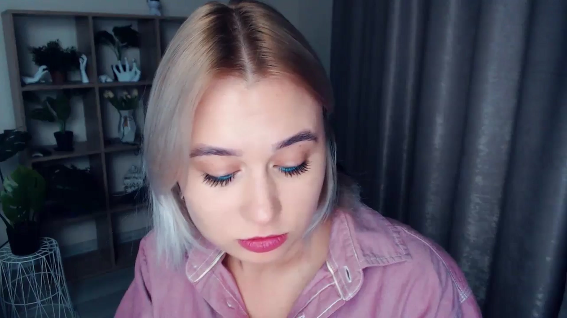 Gallery image thumbnail from Kukla_kolduna's myfreecams stream on, 11/15/2024, 17:58 image 9 of 20