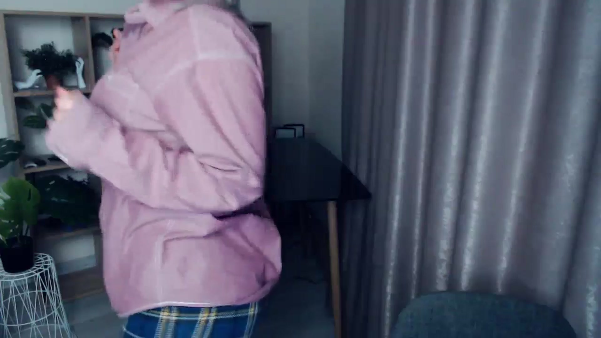 Gallery image thumbnail from Kukla_kolduna's myfreecams stream on, 11/15/2024, 17:58 image 15 of 20