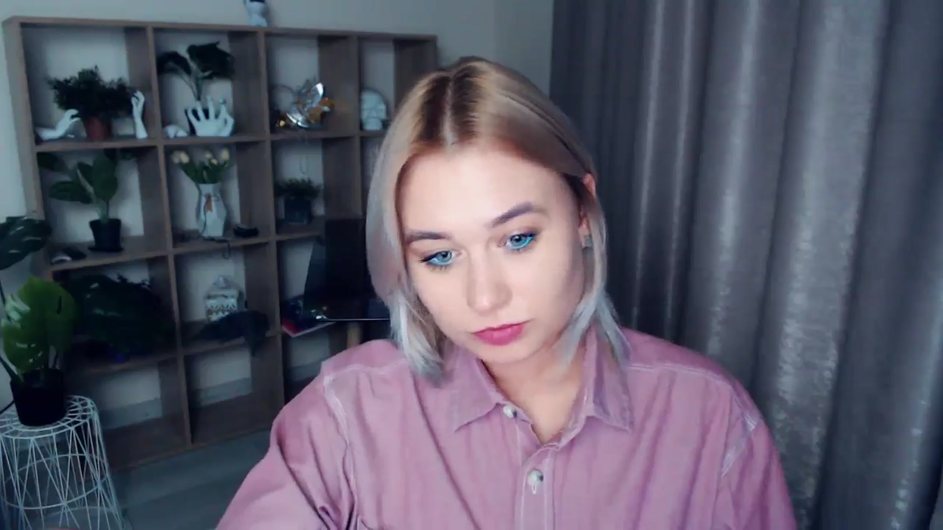 Gallery image thumbnail from Kukla_kolduna's myfreecams stream on, 11/15/2024, 17:58 image 7 of 20