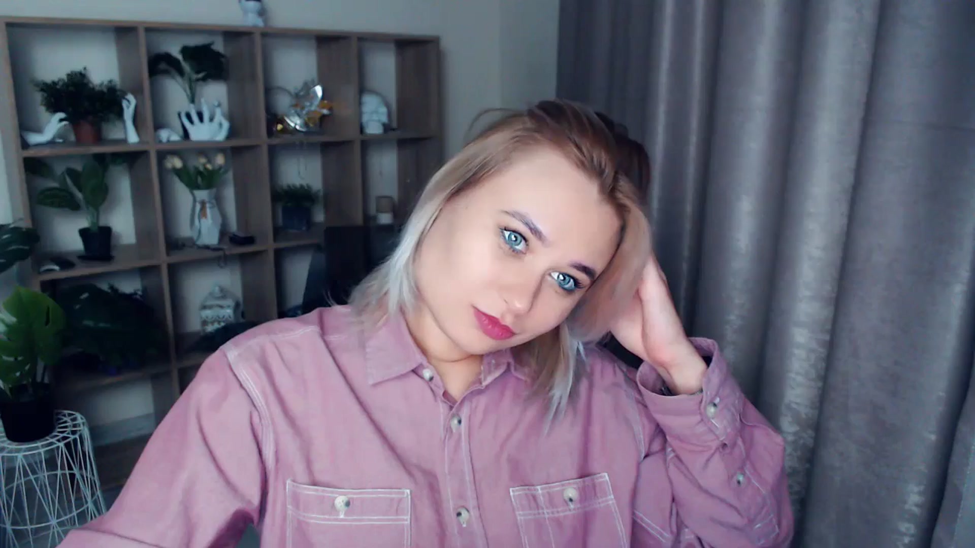 Gallery image thumbnail from Kukla_kolduna's myfreecams stream on, 11/15/2024, 18:45 image 14 of 20