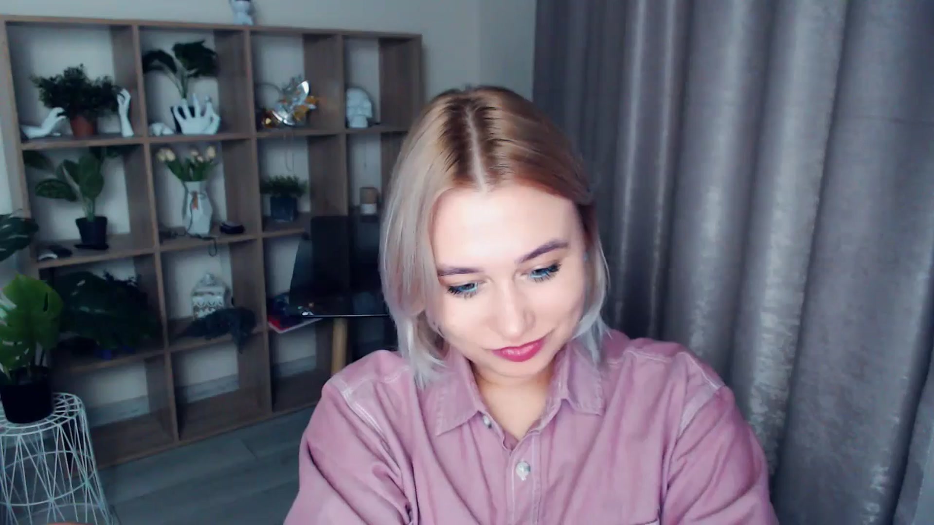 Gallery image thumbnail from Kukla_kolduna's myfreecams stream on, 11/15/2024, 18:45 image 4 of 20