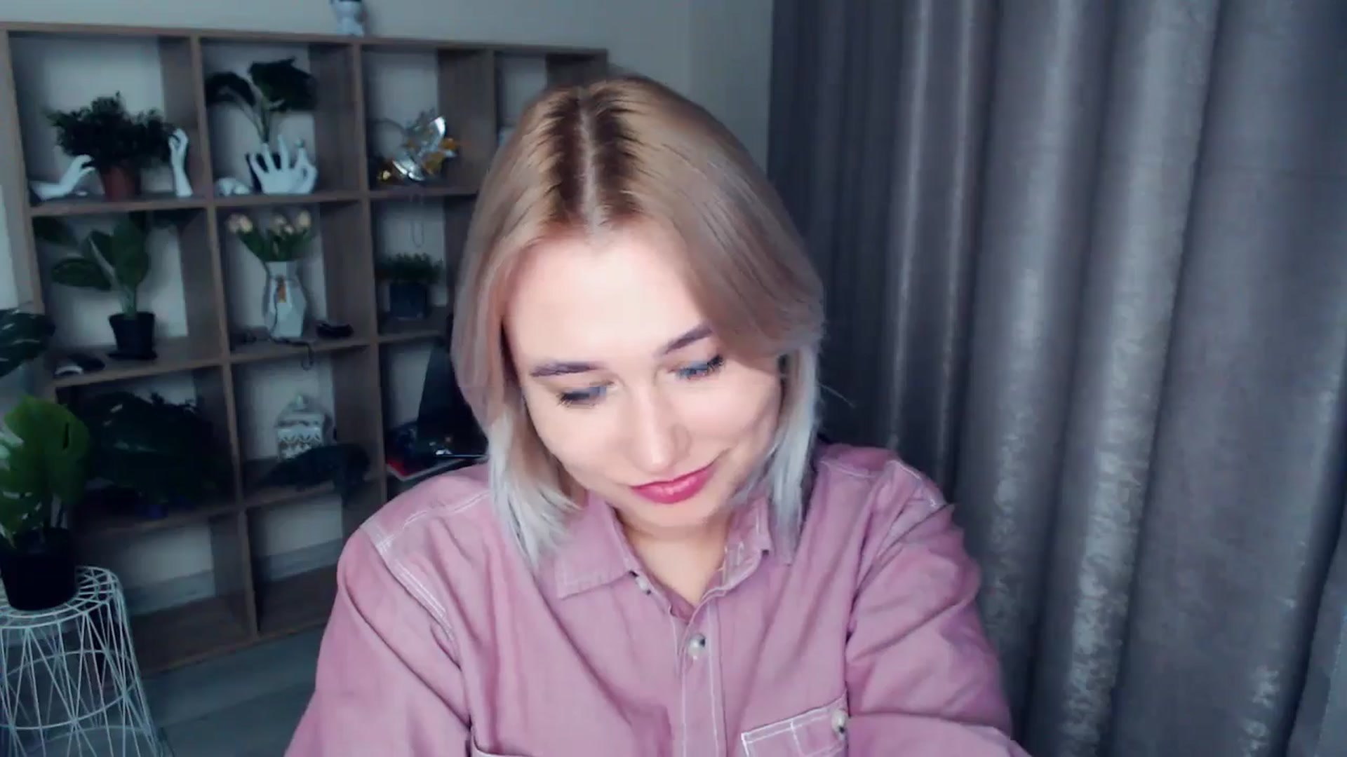 Gallery image thumbnail from Kukla_kolduna's myfreecams stream on, 11/15/2024, 18:45 image 11 of 20
