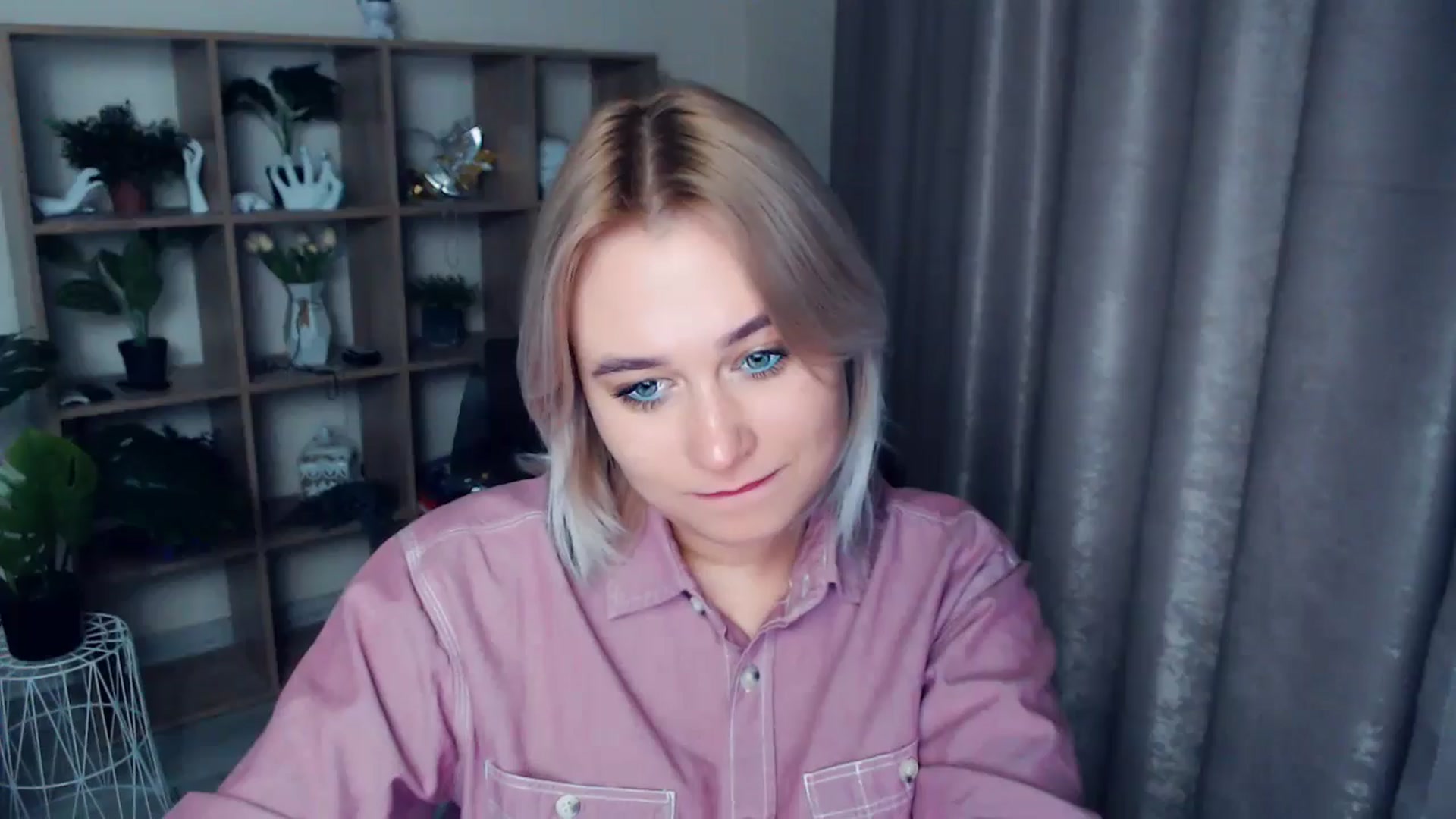 Gallery image thumbnail from Kukla_kolduna's myfreecams stream on, 11/15/2024, 18:45 image 13 of 20