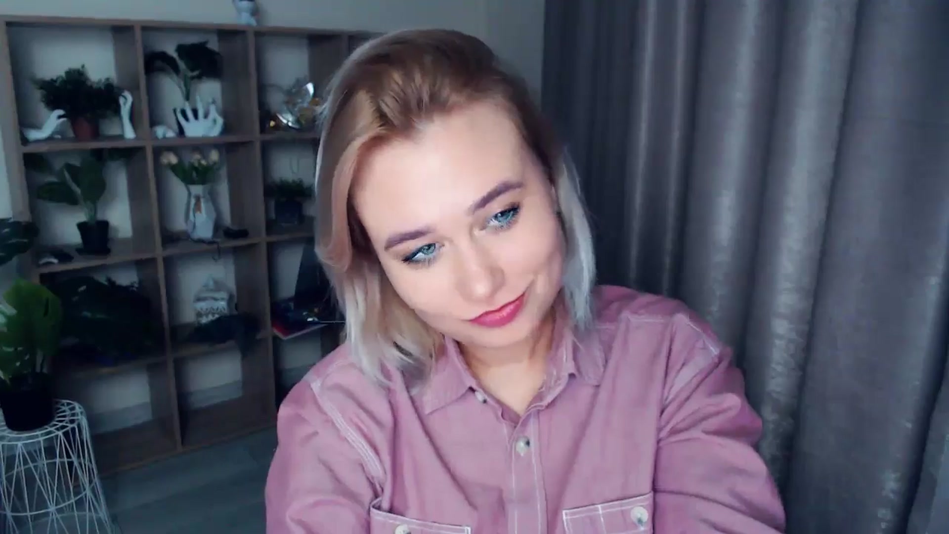 Gallery image thumbnail from Kukla_kolduna's myfreecams stream on, 11/15/2024, 18:45 image 19 of 20