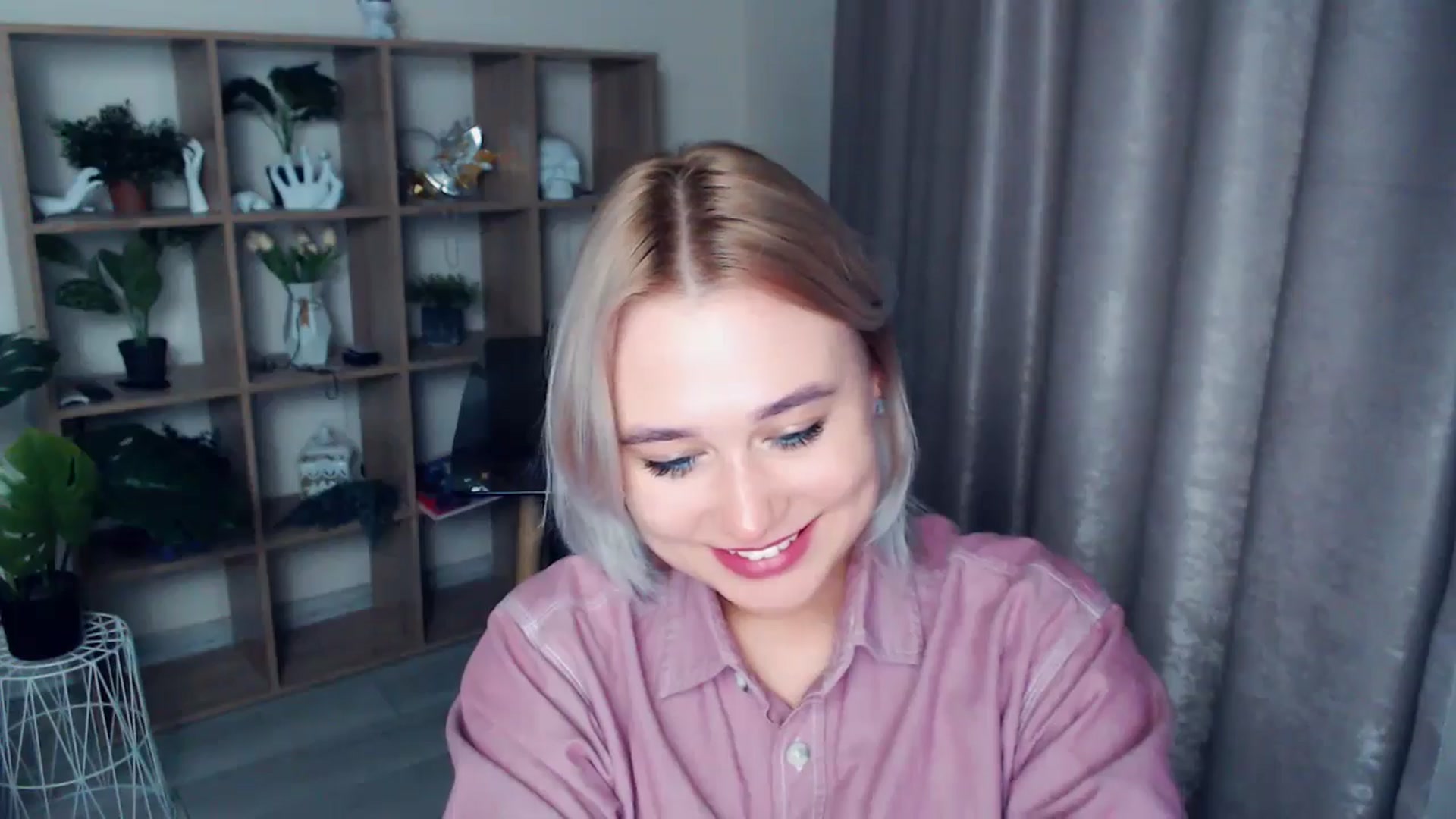 Gallery image thumbnail from Kukla_kolduna's myfreecams stream on, 11/15/2024, 18:45 image 6 of 20
