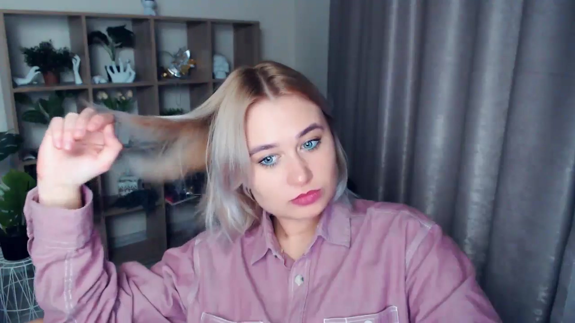 Gallery image thumbnail from Kukla_kolduna's myfreecams stream on, 11/15/2024, 18:45 image 5 of 20