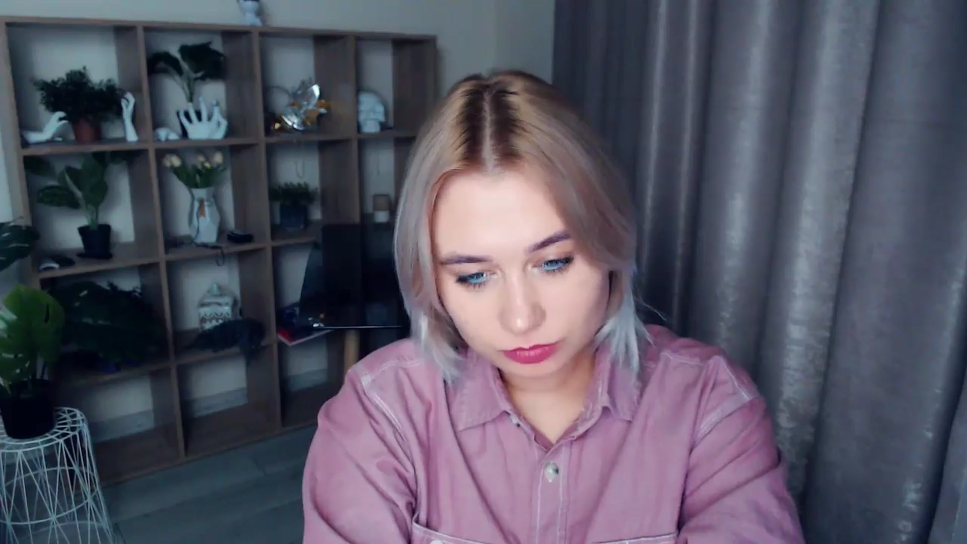 Gallery image thumbnail from Kukla_kolduna's myfreecams stream on, 11/15/2024, 18:45 image 2 of 20
