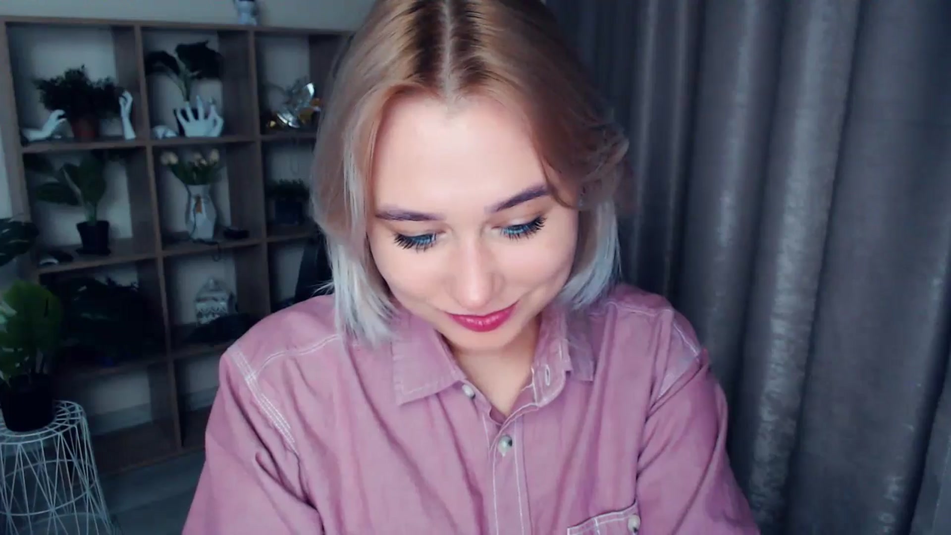 Gallery image thumbnail from Kukla_kolduna's myfreecams stream on, 11/15/2024, 18:45 image 7 of 20