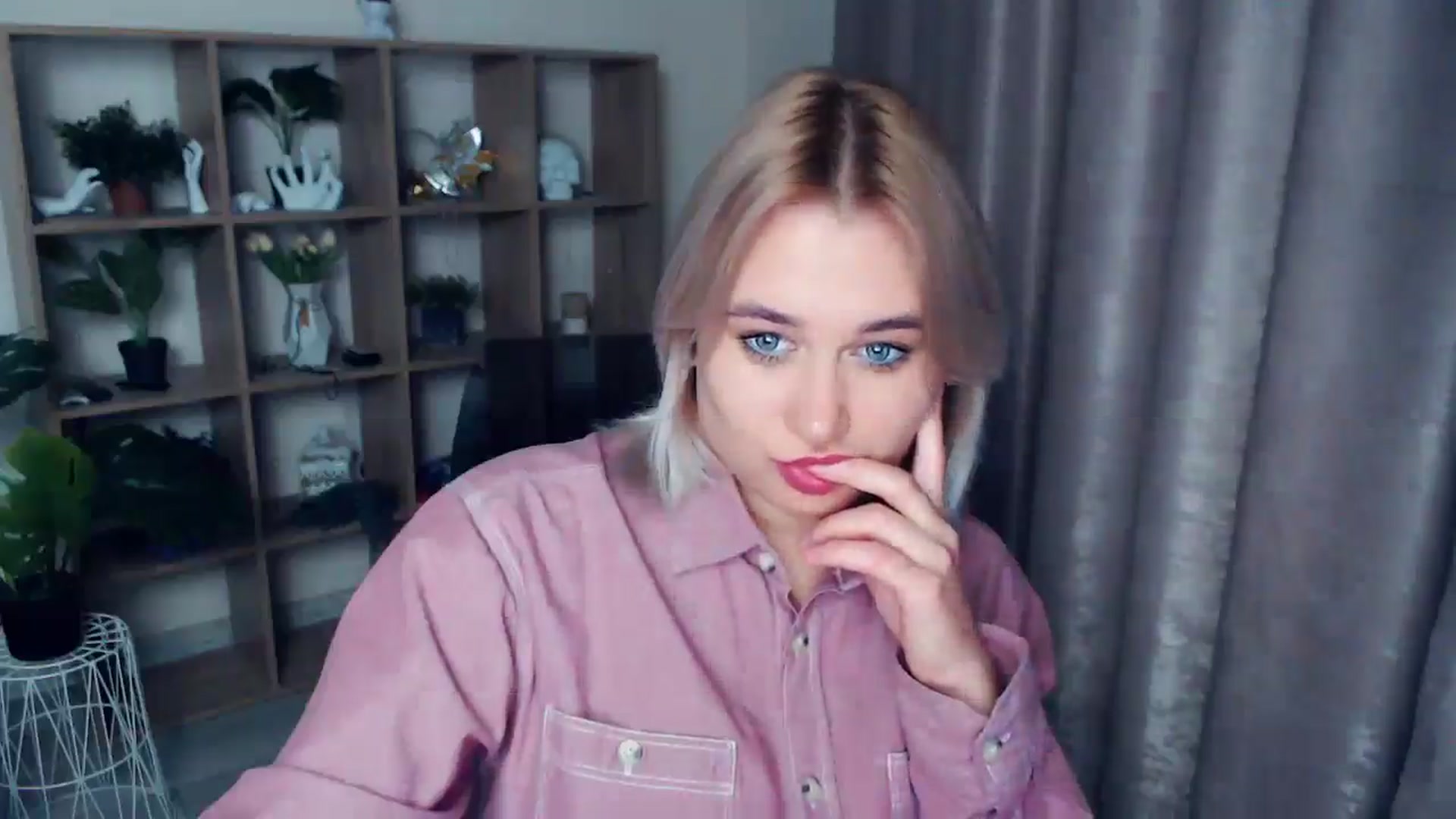 Gallery image thumbnail from Kukla_kolduna's myfreecams stream on, 11/15/2024, 18:45 image 12 of 20