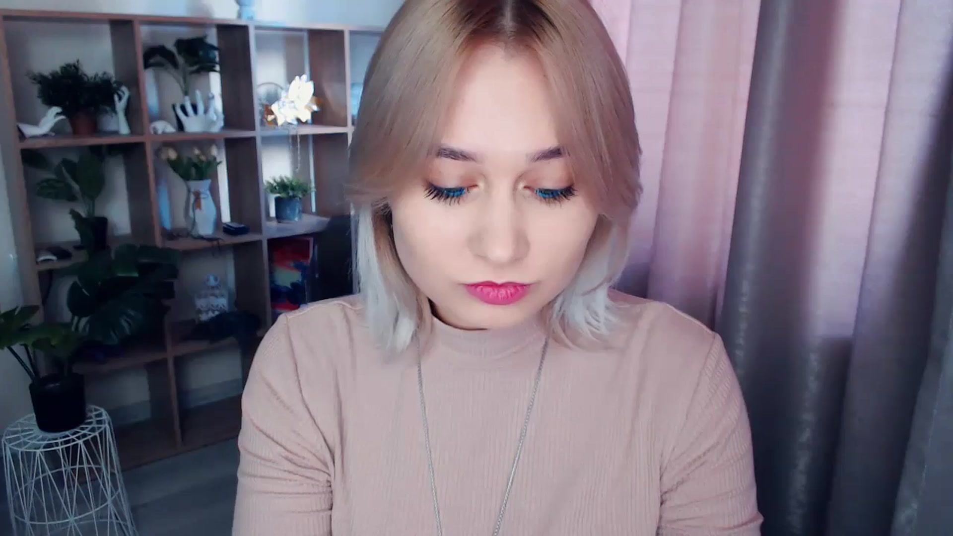 Gallery image thumbnail from Kukla_kolduna's myfreecams stream on, 11/17/2024, 12:17 image 16 of 20