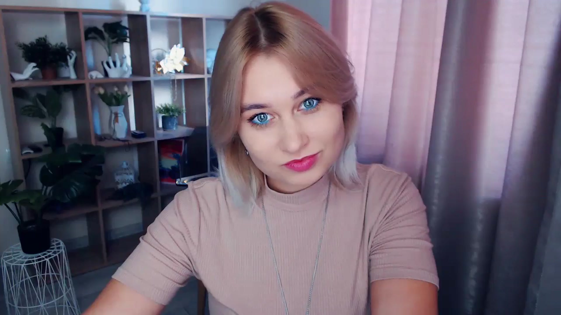 Gallery image thumbnail from Kukla_kolduna's myfreecams stream on, 11/17/2024, 12:17 image 10 of 20