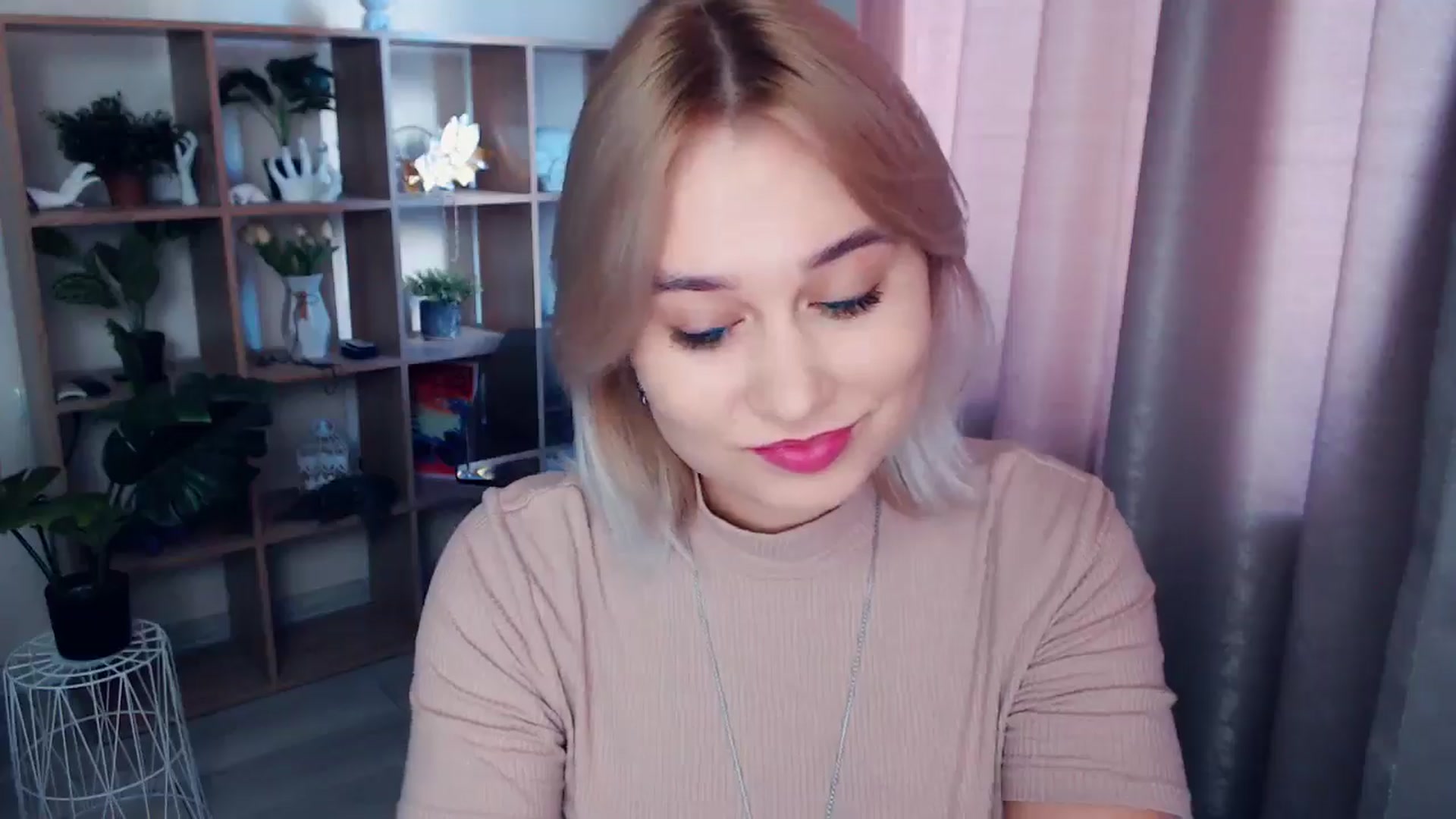 Gallery image thumbnail from Kukla_kolduna's myfreecams stream on, 11/17/2024, 12:17 image 11 of 20