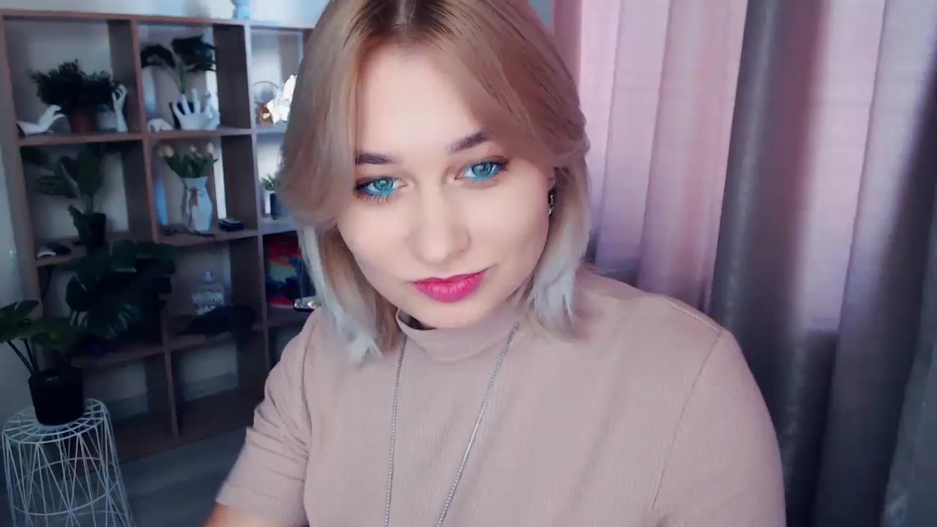 Gallery image thumbnail from Kukla_kolduna's myfreecams stream on, 11/17/2024, 12:17 image 19 of 20