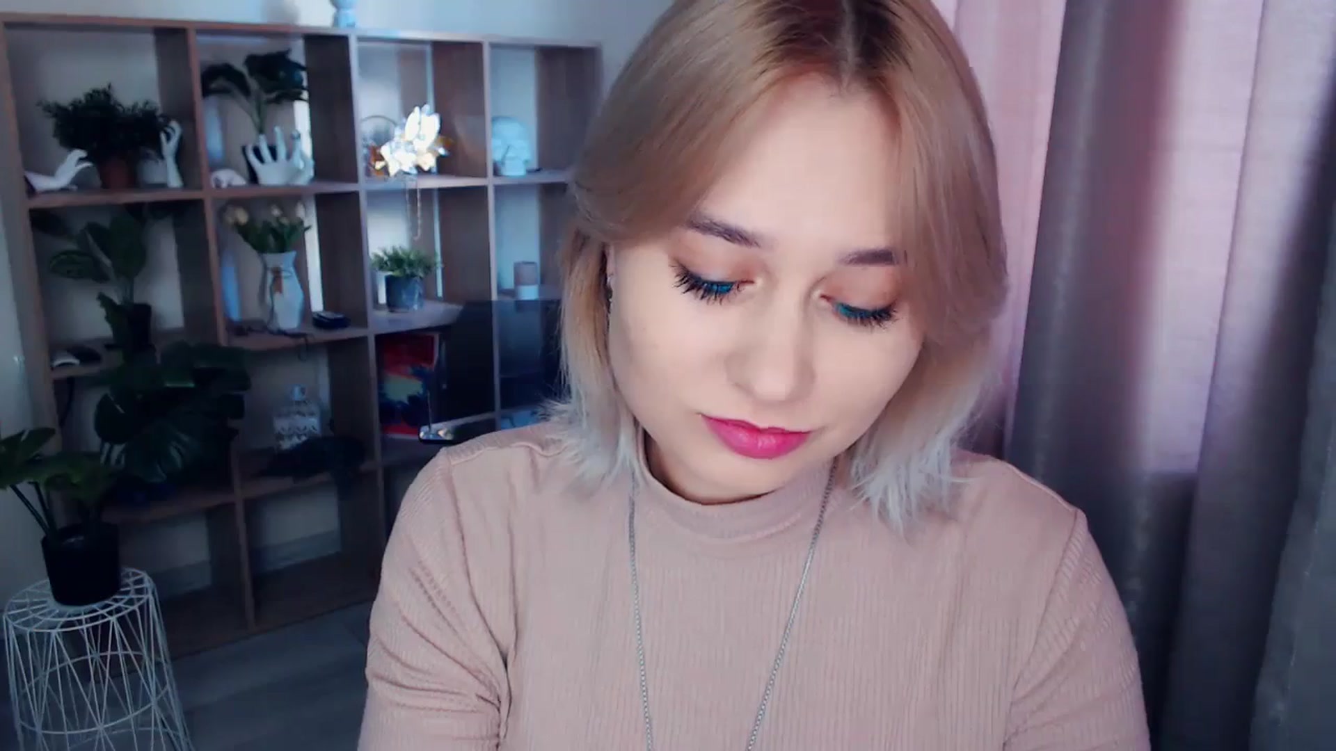 Gallery image thumbnail from Kukla_kolduna's myfreecams stream on, 11/17/2024, 12:17 image 4 of 20