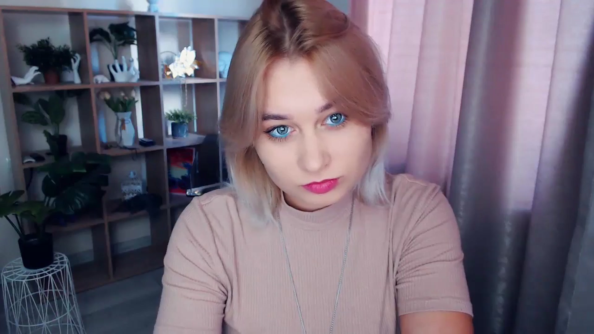 Gallery image thumbnail from Kukla_kolduna's myfreecams stream on, 11/17/2024, 12:17 image 8 of 20