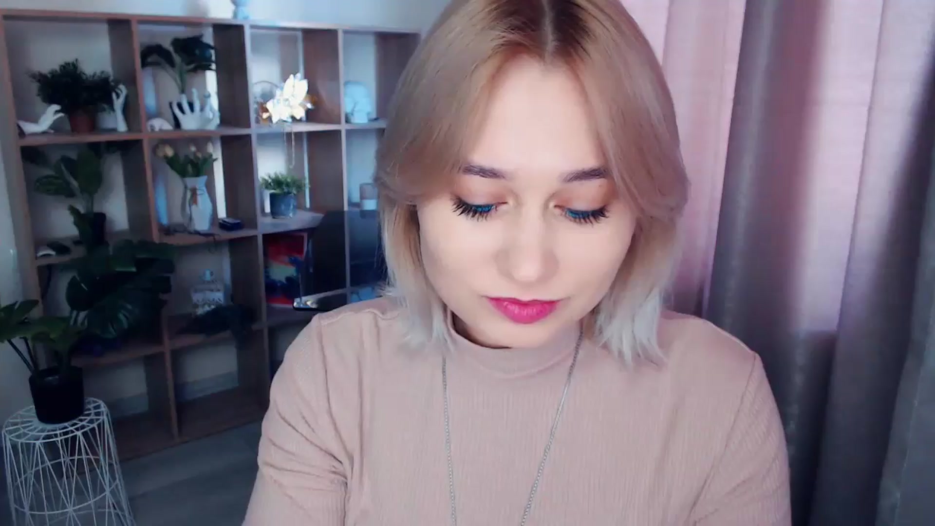 Gallery image thumbnail from Kukla_kolduna's myfreecams stream on, 11/17/2024, 12:17 image 5 of 20