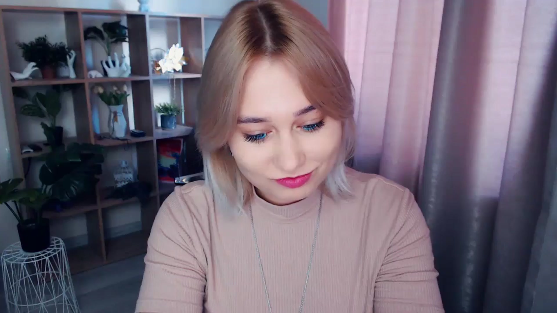 Gallery image thumbnail from Kukla_kolduna's myfreecams stream on, 11/17/2024, 12:17 image 12 of 20