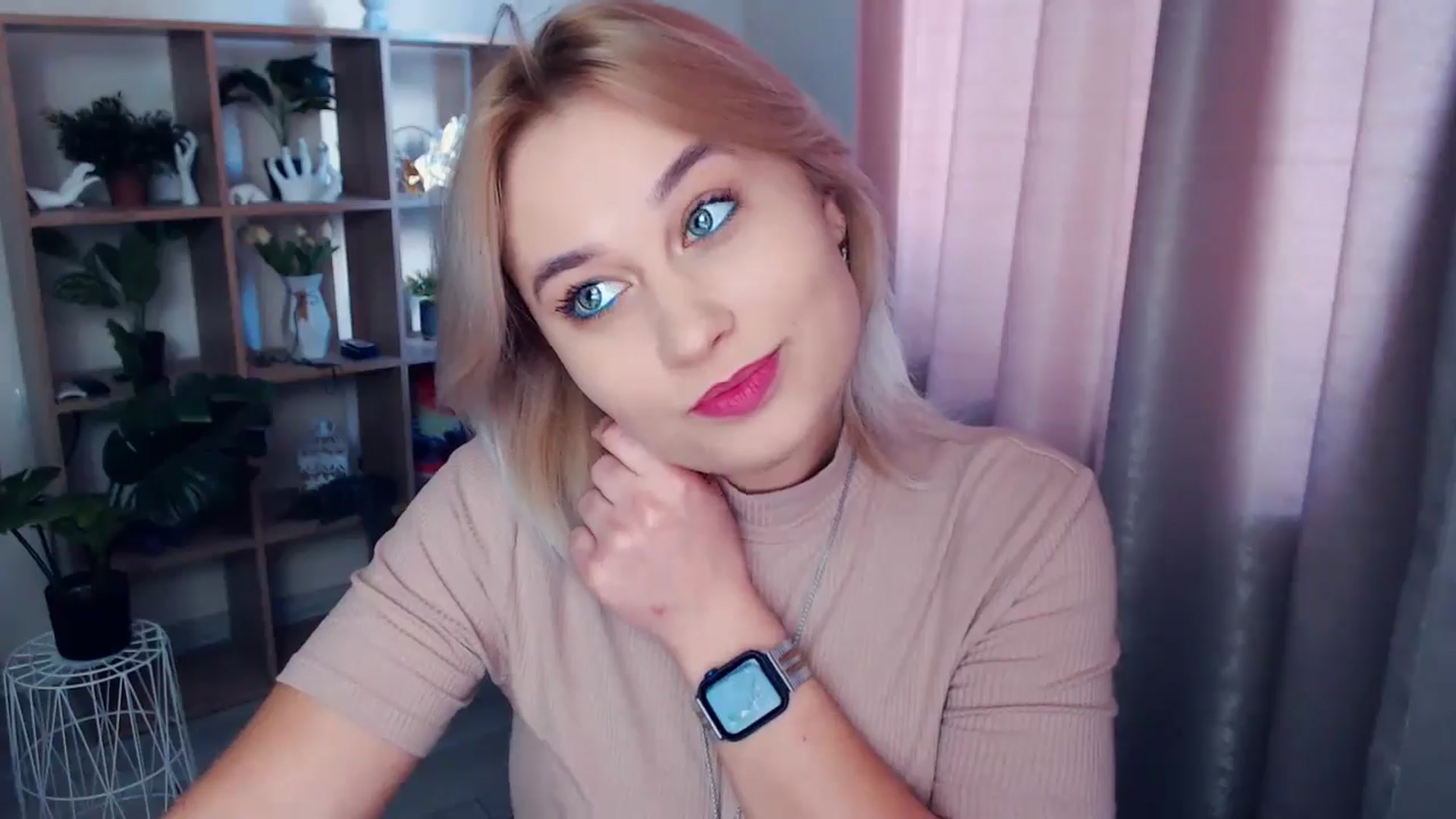 Gallery image thumbnail from Kukla_kolduna's myfreecams stream on, 11/17/2024, 12:17 image 6 of 20