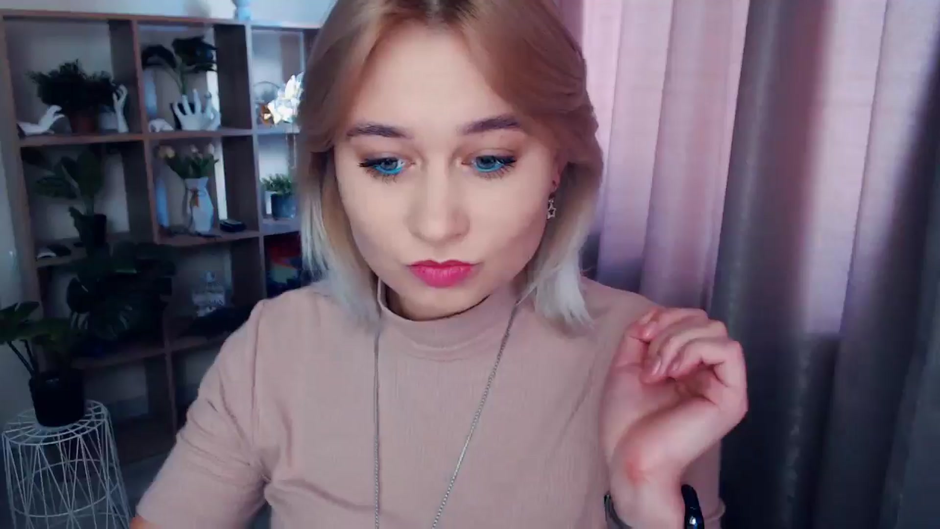 Gallery image thumbnail from Kukla_kolduna's myfreecams stream on, 11/17/2024, 12:17 image 2 of 20