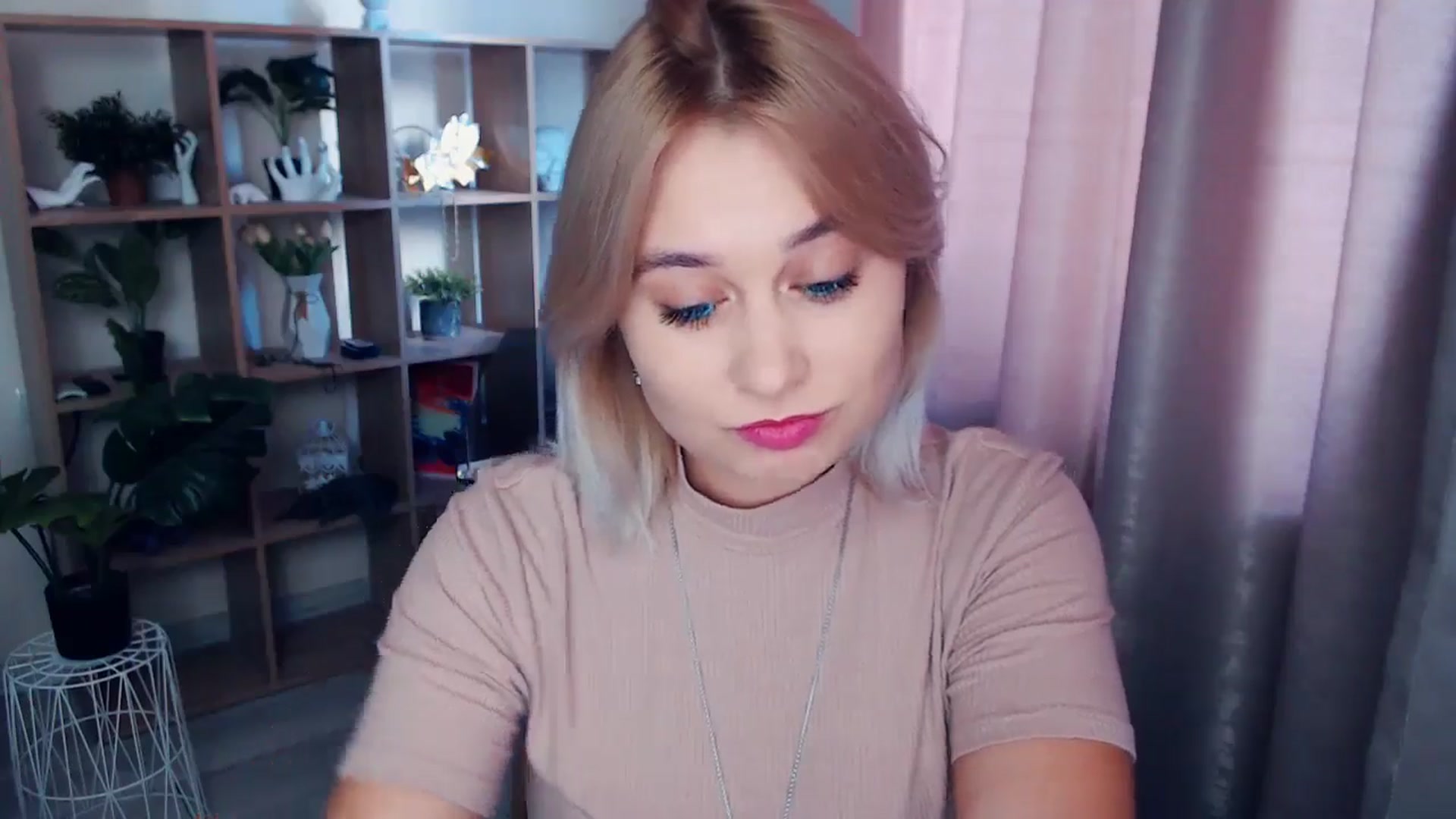 Gallery image thumbnail from Kukla_kolduna's myfreecams stream on, 11/17/2024, 12:17 image 9 of 20