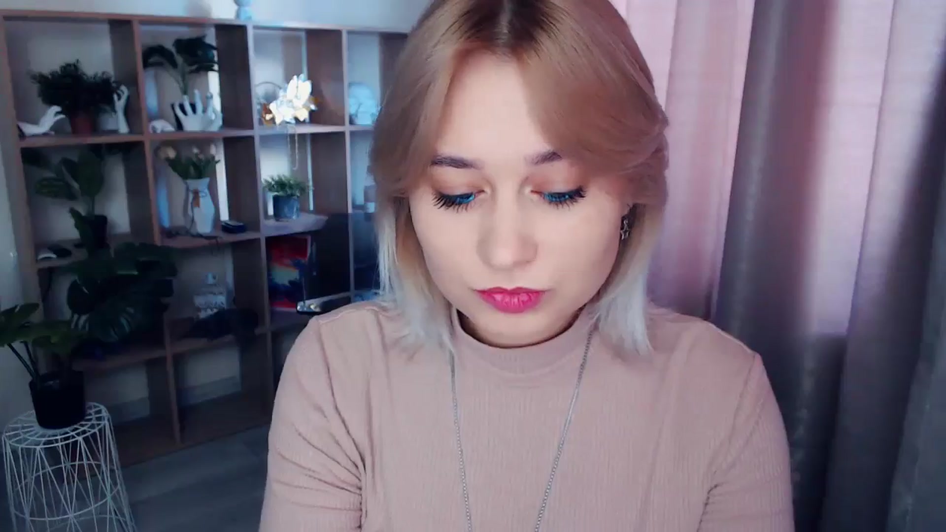 Gallery image thumbnail from Kukla_kolduna's myfreecams stream on, 11/17/2024, 12:17 image 3 of 20