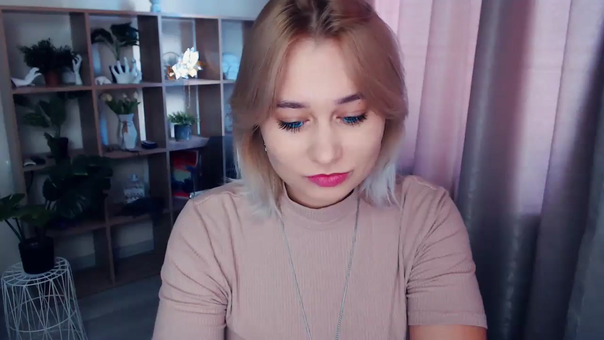 Gallery image thumbnail from Kukla_kolduna's myfreecams stream on, 11/17/2024, 12:17 image 7 of 20