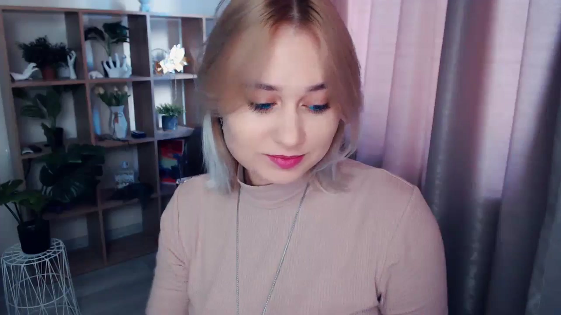 Gallery image thumbnail from Kukla_kolduna's myfreecams stream on, 11/17/2024, 12:17 image 17 of 20