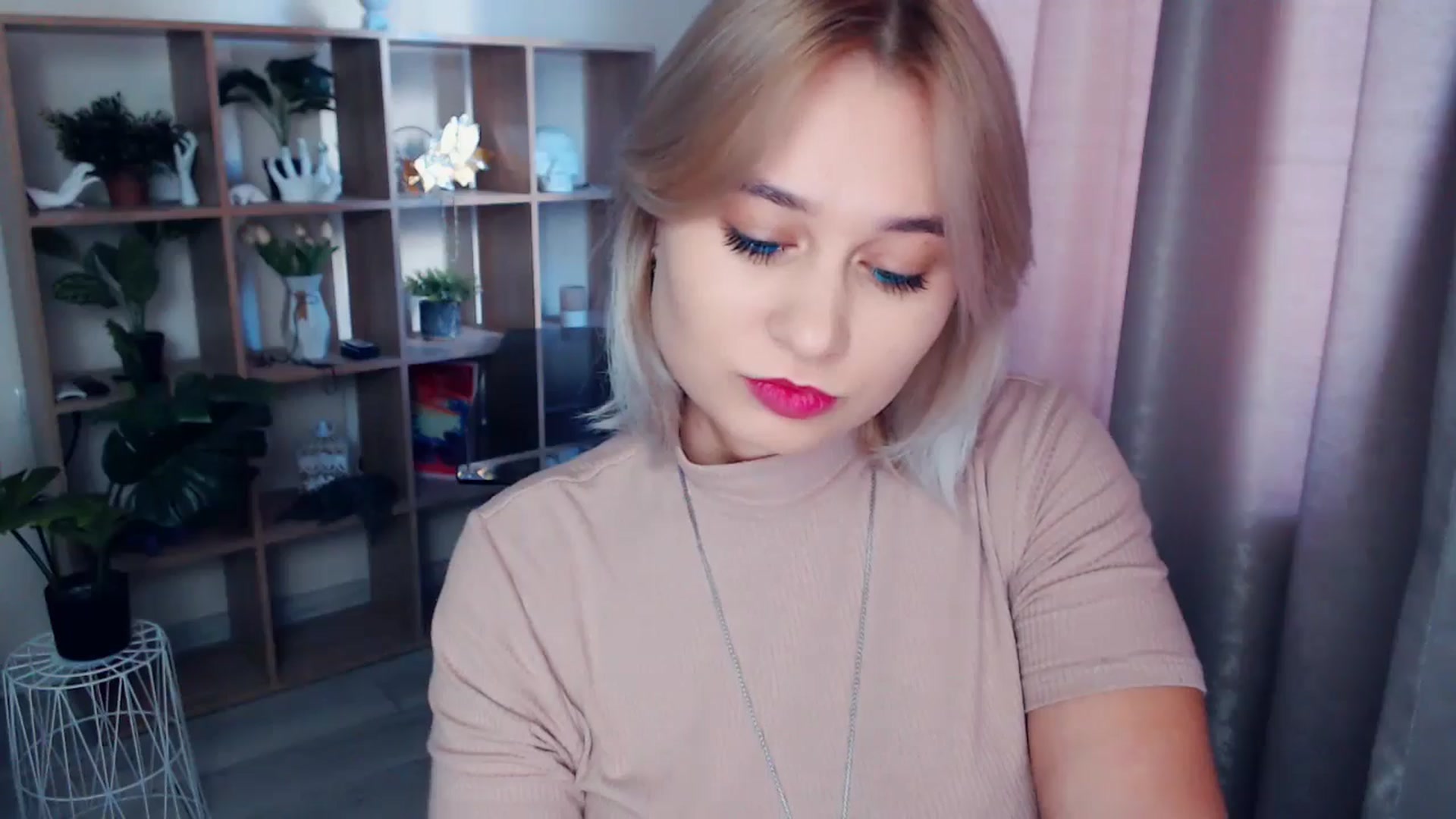 Gallery image thumbnail from Kukla_kolduna's myfreecams stream on, 11/17/2024, 13:06 image 6 of 20