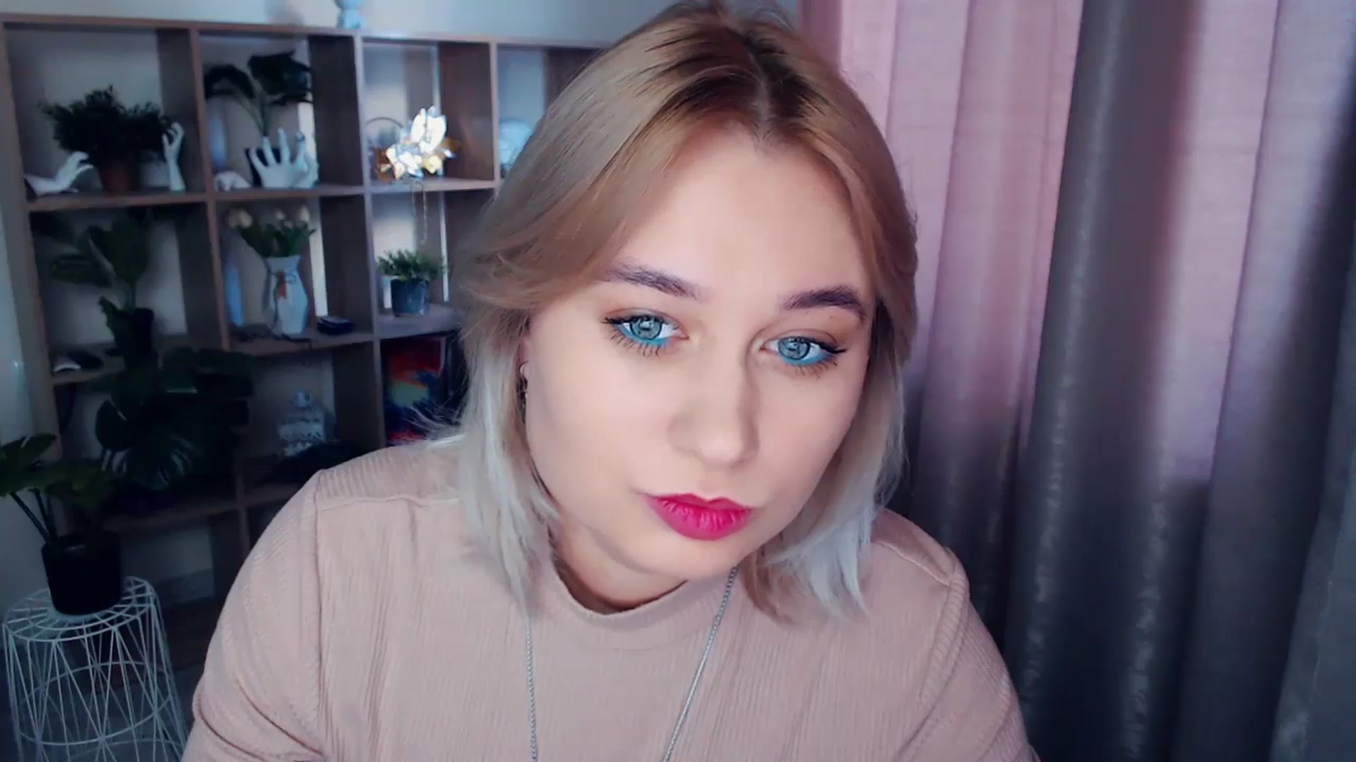 Gallery image thumbnail from Kukla_kolduna's myfreecams stream on, 11/17/2024, 13:06 image 17 of 20