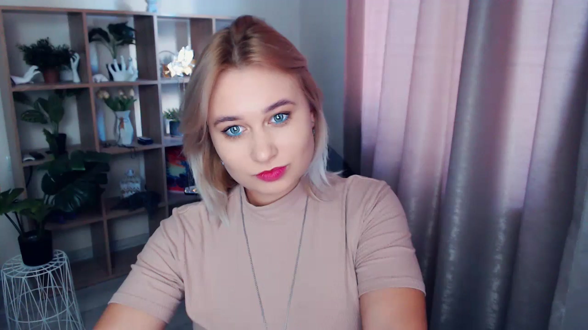 Gallery image thumbnail from Kukla_kolduna's myfreecams stream on, 11/17/2024, 13:06 image 10 of 20